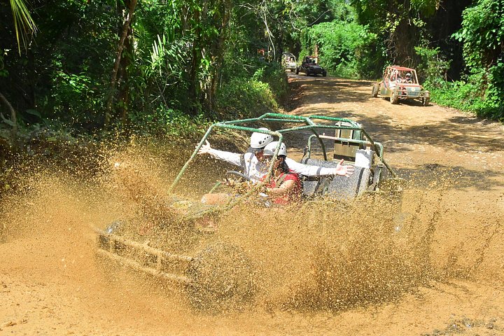 Experimente aventuras emocionantes como tirolesa e passeios de buggy no La Hacienda Park em Punta Cana, foto 21 | wizardtrip