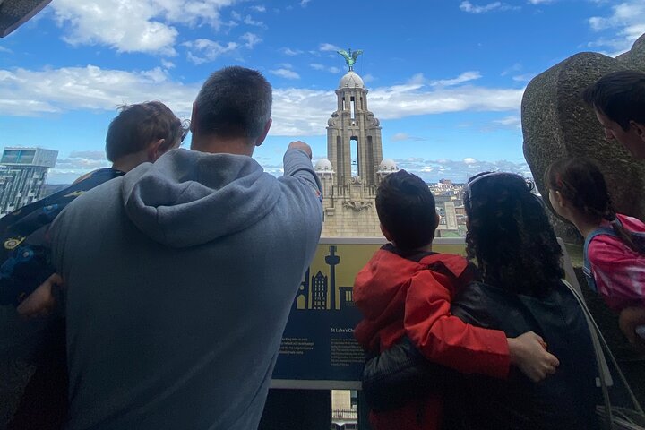Disfruta de vistas panorámicas y perspectivas históricas en el Royal Liver Building 360 de Liverpool, foto 6 | wizardtrip