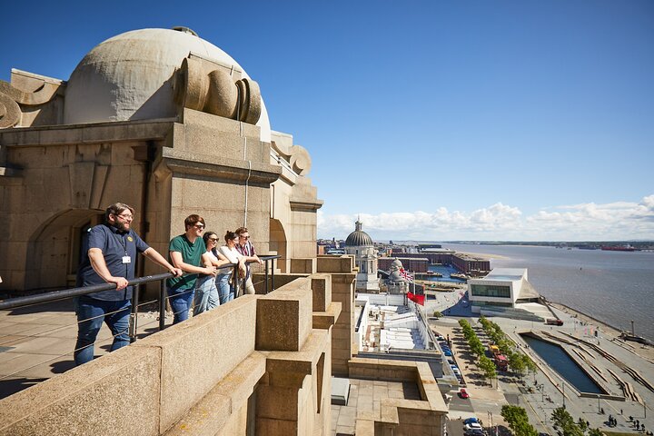 Disfruta de vistas panorámicas y perspectivas históricas en el Royal Liver Building 360 de Liverpool, foto 9 | wizardtrip