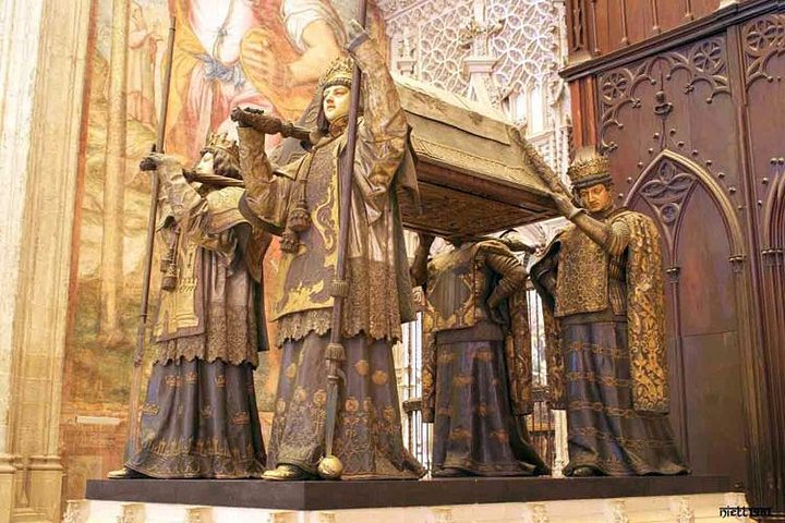 Private guided tour of Seville's Alcazar, Cathedral, and Giralda, with optional tapas and flamenco, photo 11 | wizardtrip