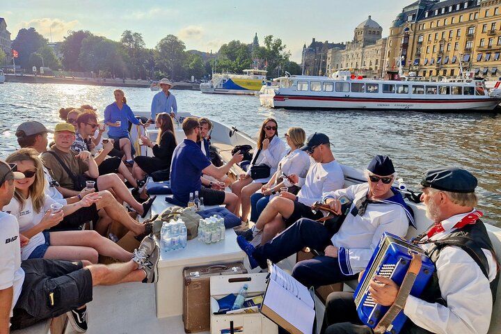 Elektrisk båttur i Stockholm som viser byens landemerker fra vannet, foto 9 | wizardtrip