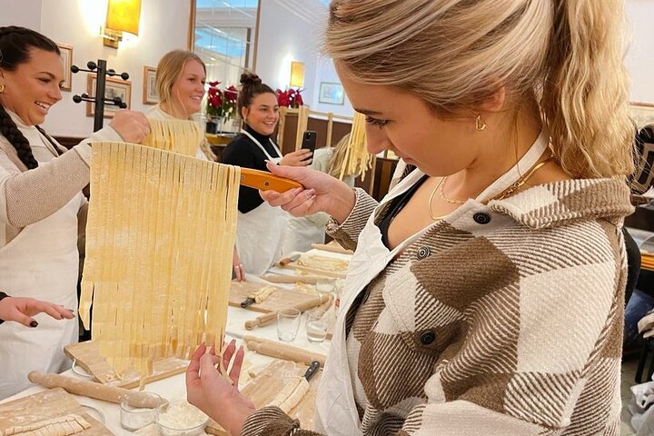 Pasta Cooking Class in Rome - Fettuccine Class in Piazza Navona | wizardtrip