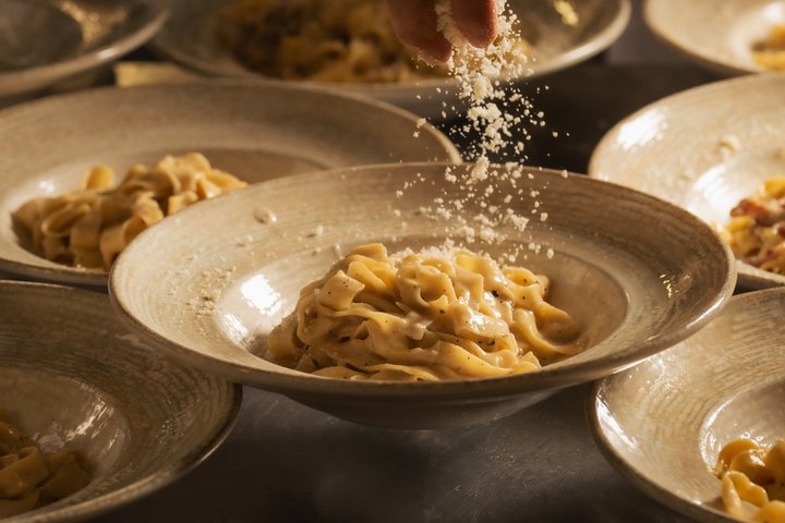 Lær å lage fettuccinepasta på Romas Piazza Navona med et matkurs og måltid, foto 6 | wizardtrip