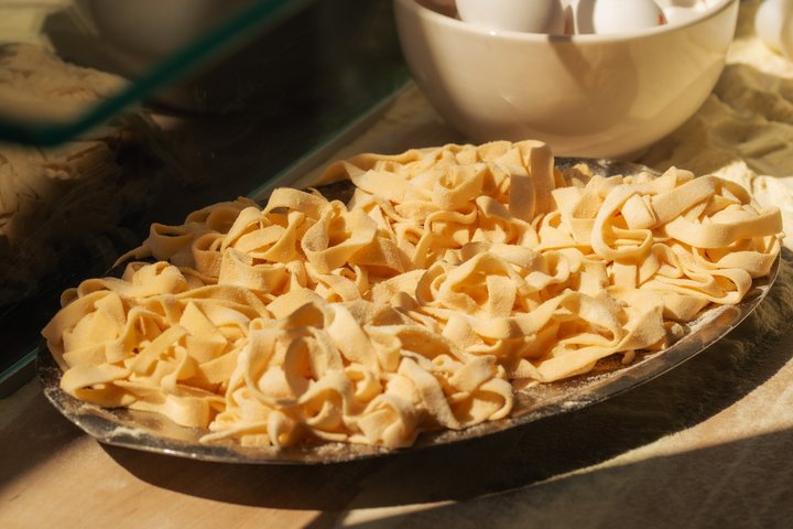 Lær å lage fettuccinepasta på Romas Piazza Navona med et matkurs og måltid, foto 22 | wizardtrip