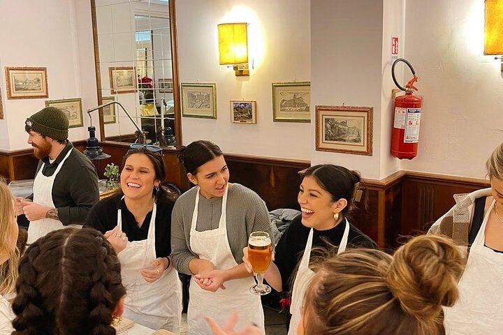 Lær å lage fettuccinepasta på Romas Piazza Navona med et matkurs og måltid, foto 24 | wizardtrip