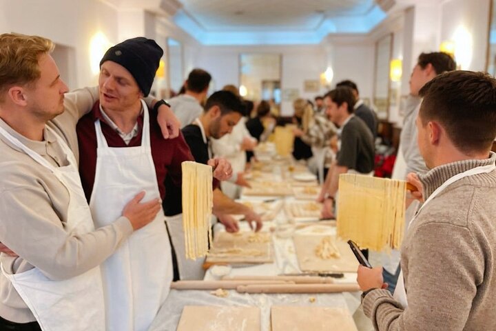 Lær å lage fettuccinepasta på Romas Piazza Navona med et matkurs og måltid, foto 25 | wizardtrip