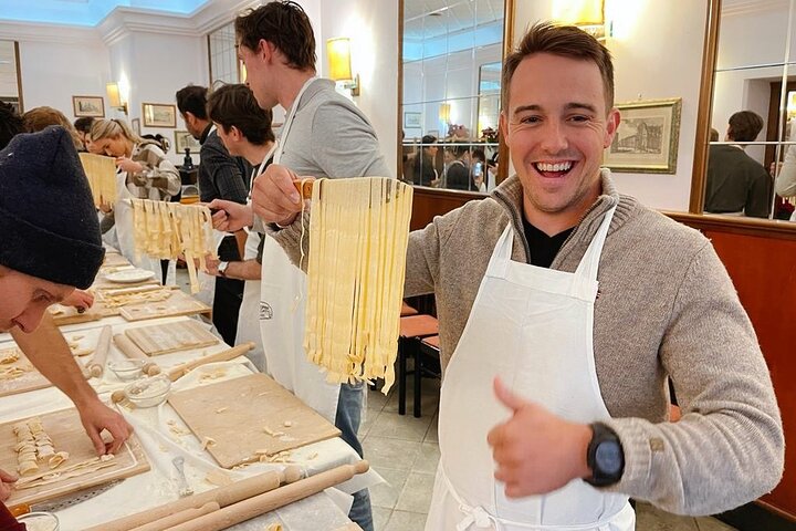 Lær å lage fettuccinepasta på Romas Piazza Navona med et matkurs og måltid, foto 27 | wizardtrip