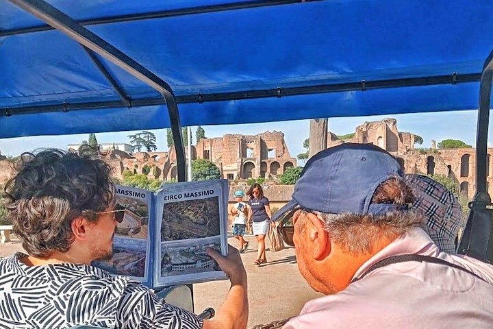 Private golf cart tour of Rome's iconic landmarks and charming streets, including gelato tasting, photo 9 | wizardtrip