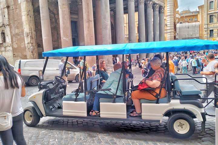 Private golf cart tour of Rome's iconic landmarks and charming streets, including gelato tasting, photo 13 | wizardtrip
