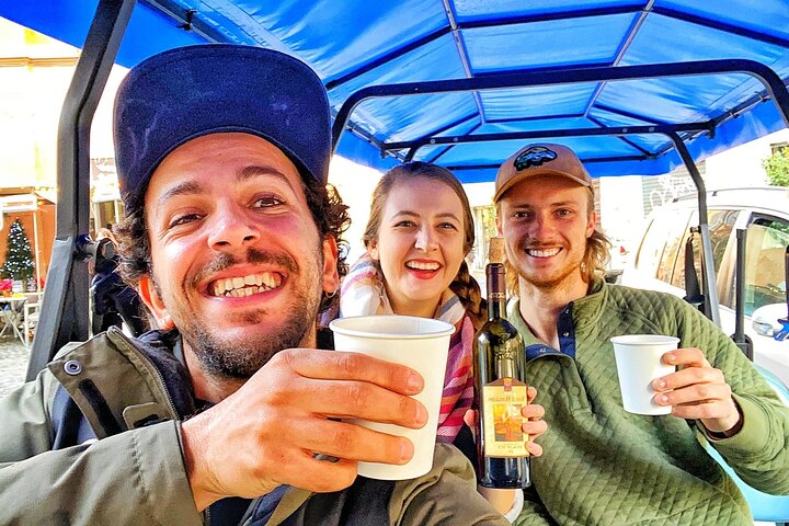 Private golf cart tour of Rome's iconic landmarks and charming streets, including gelato tasting, photo 15 | wizardtrip
