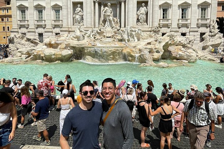 Private golf cart tour of Rome's iconic landmarks and charming streets, including gelato tasting, photo 26 | wizardtrip