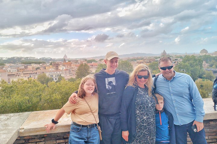 Private golf cart tour of Rome's iconic landmarks and charming streets, including gelato tasting, photo 27 | wizardtrip