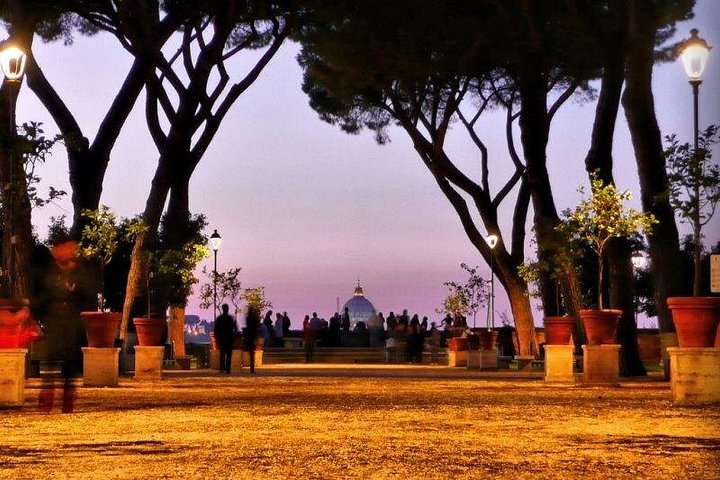 Private golf cart tour of Rome's iconic landmarks and charming streets, including gelato tasting, photo 28 | wizardtrip