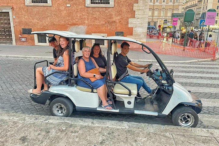 Private golf cart tour of Rome's iconic landmarks and charming streets, including gelato tasting, photo 34 | wizardtrip