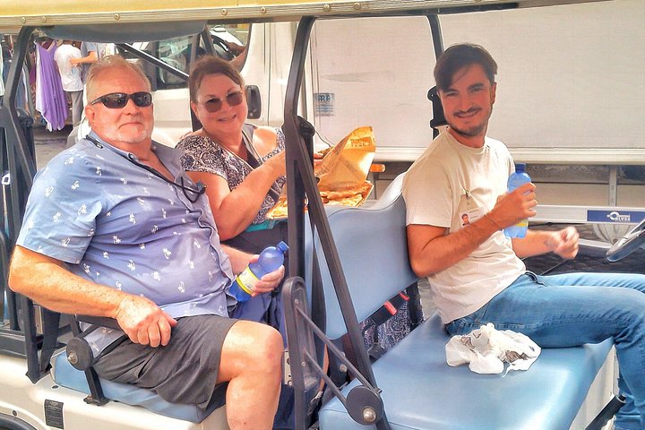 Private golf cart tour of Rome's iconic landmarks and charming streets, including gelato tasting, photo 35 | wizardtrip