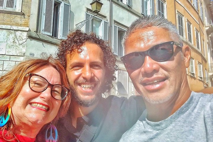 Private golf cart tour of Rome's iconic landmarks and charming streets, including gelato tasting, photo 37 | wizardtrip