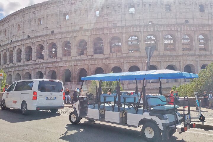 Private golf cart tour of Rome's iconic landmarks and charming streets, including gelato tasting, photo 38 | wizardtrip