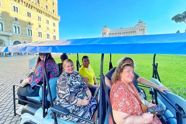 Private golf cart tour of Rome's iconic landmarks and charming streets, including gelato tasting, photo 39 | wizardtrip