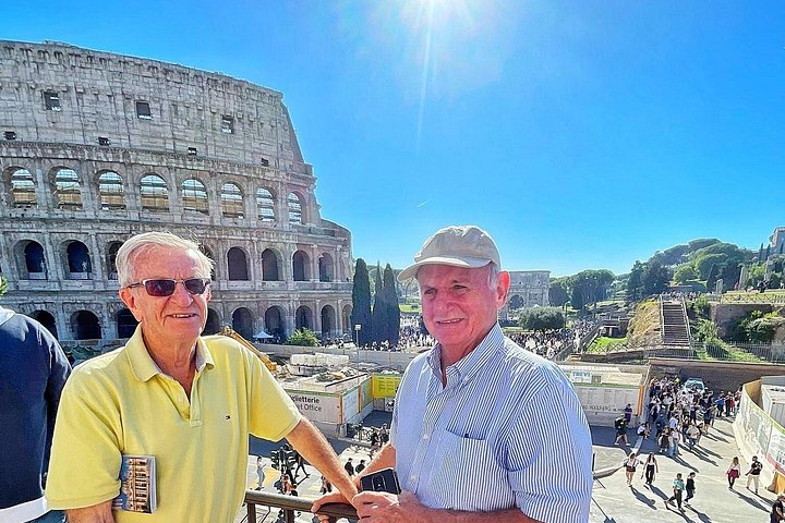 Private golf cart tour of Rome's iconic landmarks and charming streets, including gelato tasting, photo 44 | wizardtrip