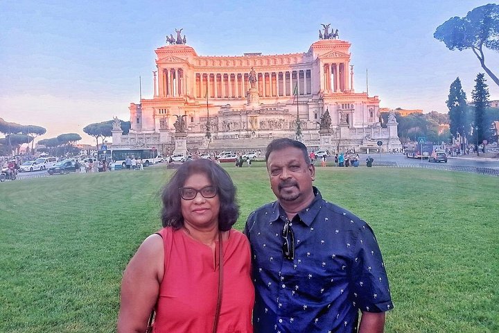Private golf cart tour of Rome's iconic landmarks and charming streets, including gelato tasting, photo 45 | wizardtrip