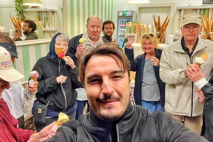 Private golf cart tour of Rome's iconic landmarks and charming streets, including gelato tasting, photo 49 | wizardtrip