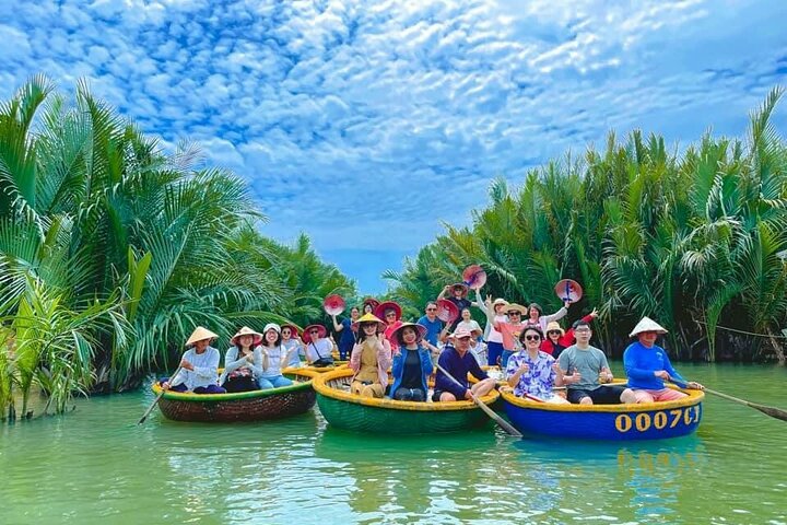 Upplev en traditionell vietnamesisk korgbåtstur genom Hoi Ans natursköna kokosskog, njut av lokal kultur och aktiviteter, foto 6 | wizardtrip