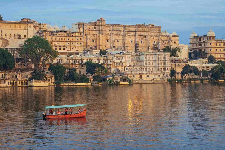 Excursión privada de día completo al histórico Palacio de la Ciudad de Udaipur, Templo Jagdish y el pintoresco Lago Pichola, foto 7 | wizardtrip