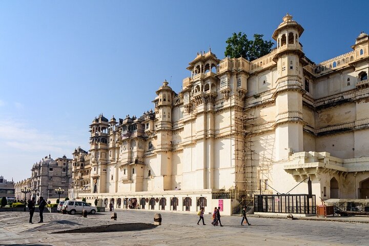 Excursión privada de día completo al histórico Palacio de la Ciudad de Udaipur, Templo Jagdish y el pintoresco Lago Pichola, foto 9 | wizardtrip