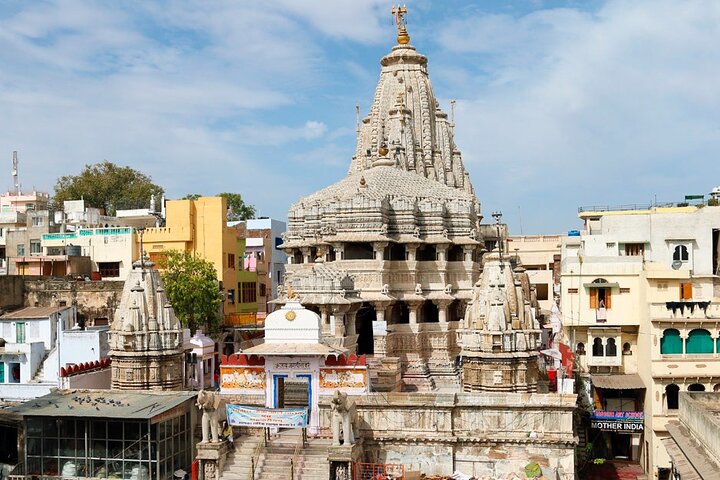 Excursión privada de día completo al histórico Palacio de la Ciudad de Udaipur, Templo Jagdish y el pintoresco Lago Pichola, foto 11 | wizardtrip