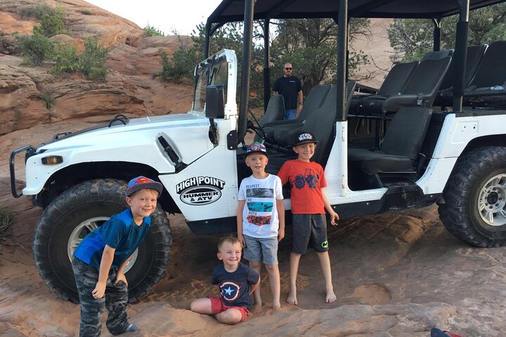 Oplev et spændende Hummer off-road eventyr ved solnedgang nær Moab, Utah, foto 7 | wizardtrip