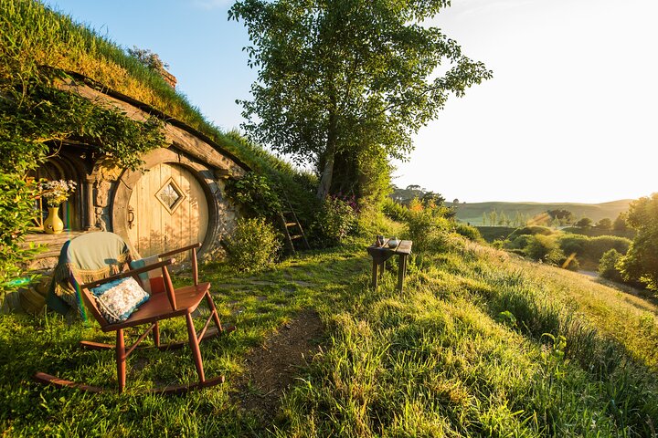 Experimenta la magia del Hobbiton Movie Set en un tour de un día desde Auckland, con Hobbit Holes y paisajes pintorescos, foto 9 | wizardtrip