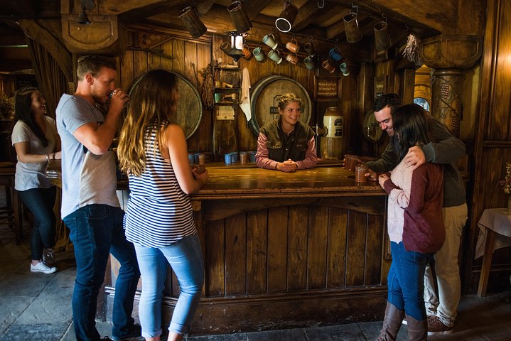 Experimenta la magia del Hobbiton Movie Set en un tour de un día desde Auckland, con Hobbit Holes y paisajes pintorescos, foto 13 | wizardtrip