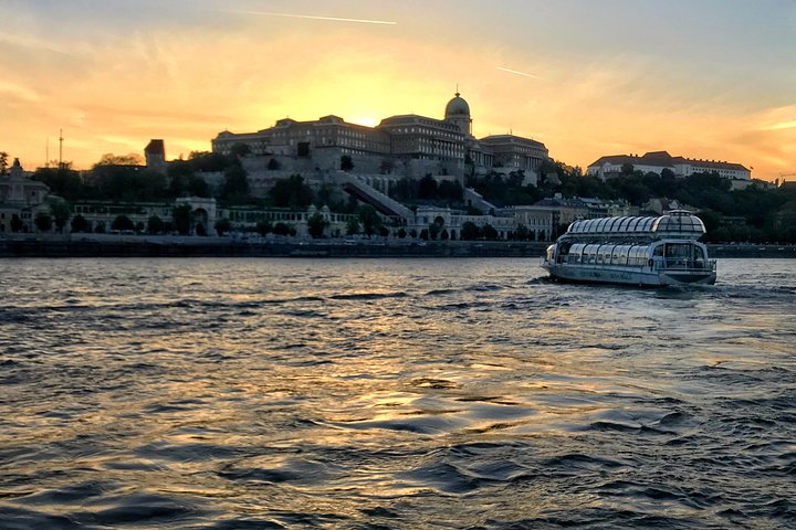 Goditi una romantica crociera con cena sul Danubio a Budapest di notte, con musica dal vivo e luci della città, foto 6 | wizardtrip
