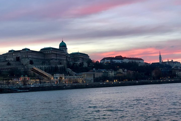 Goditi una romantica crociera con cena sul Danubio a Budapest di notte, con musica dal vivo e luci della città, foto 7 | wizardtrip
