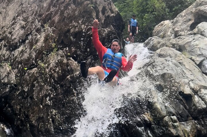 Opplev spennende vannsklier og fossefall i El Yunque-regnskogen, Puerto Rico, foto 11 | wizardtrip
