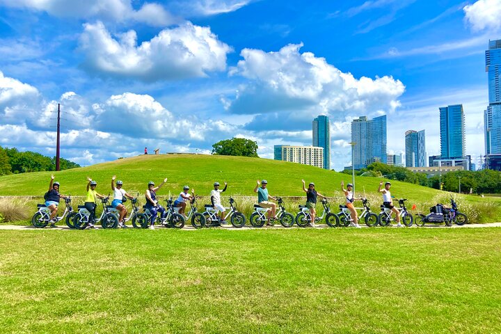 Electric bike tour exploring Austin's vibrant murals, landmarks, and South Congress, photo 6 | wizardtrip