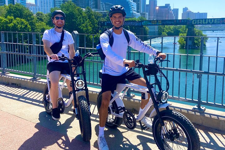 Electric bike tour exploring Austin's vibrant murals, landmarks, and South Congress, photo 9 | wizardtrip