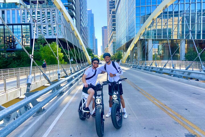 Electric bike tour exploring Austin's vibrant murals, landmarks, and South Congress, photo 10 | wizardtrip