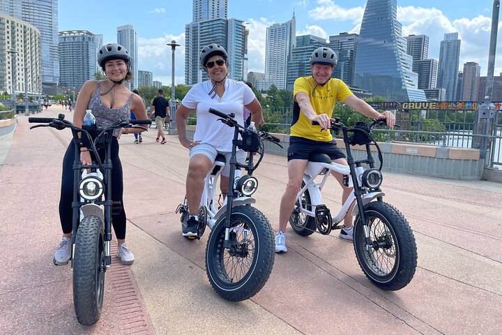 Electric bike tour exploring Austin's vibrant murals, landmarks, and South Congress, photo 15 | wizardtrip