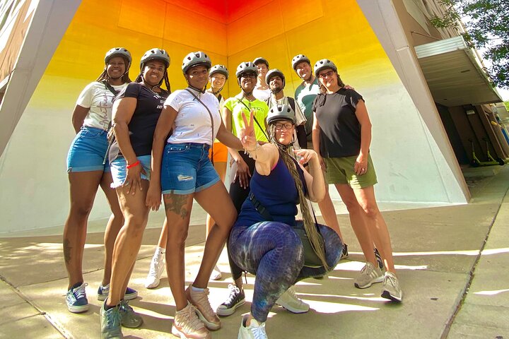 Electric bike tour exploring Austin's vibrant murals, landmarks, and South Congress, photo 18 | wizardtrip