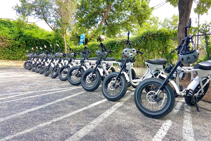 Electric bike tour exploring Austin's vibrant murals, landmarks, and South Congress, photo 19 | wizardtrip