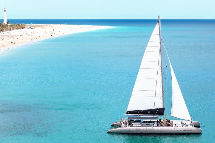 Fuerteventura: Magic Select Catamaran con Cibo e Bevande | wizardtrip