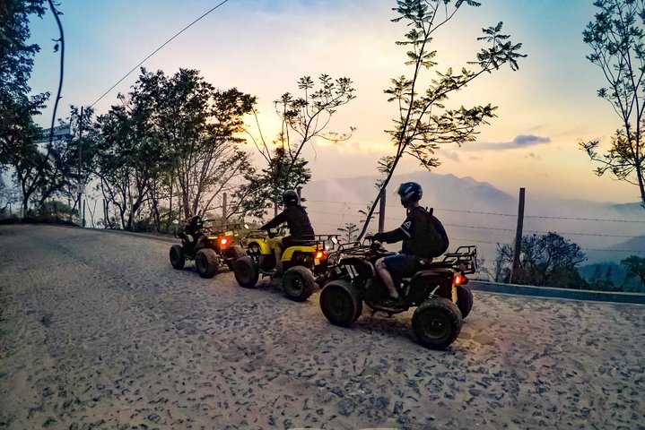 Passeio de quadriciclo em Antigua, Guatemala, com vistas do pôr do sol de Hobbitenango e Cerro de la Cruz, foto 7 | wizardtrip