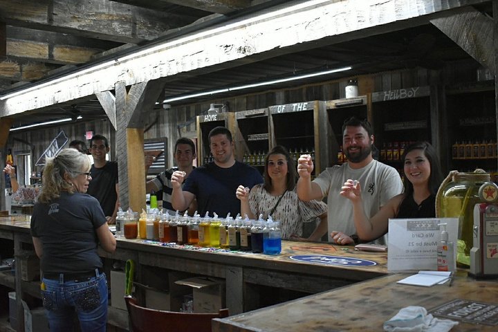 Eine geführte Tour zu lokalen Moonshine- und Weinverkostungsorten in Pigeon Forge und Sevierville, Foto 7 | wizardtrip