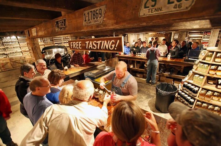 Eine geführte Tour zu lokalen Moonshine- und Weinverkostungsorten in Pigeon Forge und Sevierville, Foto 10 | wizardtrip