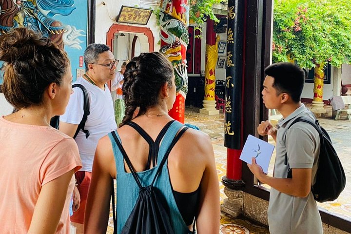 Guided walking tour of Hoi An Ancient Town, Vietnam, showcasing historic architecture and local culture, photo 7 | wizardtrip