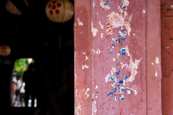 Guided walking tour of Hoi An Ancient Town, Vietnam, showcasing historic architecture and local culture, photo 8 | wizardtrip