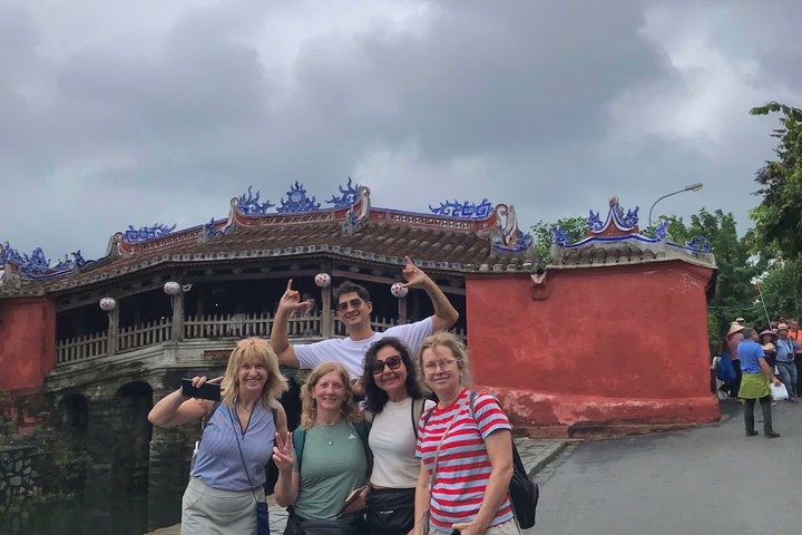 Guided walking tour of Hoi An Ancient Town, Vietnam, showcasing historic architecture and local culture, photo 20 | wizardtrip