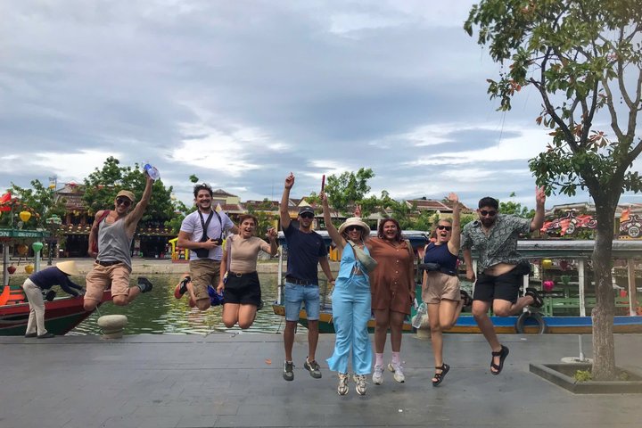 Guided walking tour of Hoi An Ancient Town, Vietnam, showcasing historic architecture and local culture, photo 24 | wizardtrip