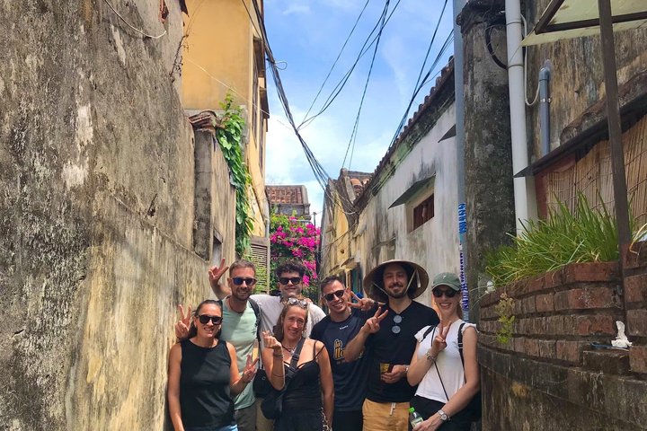 Guided walking tour of Hoi An Ancient Town, Vietnam, showcasing historic architecture and local culture, photo 25 | wizardtrip
